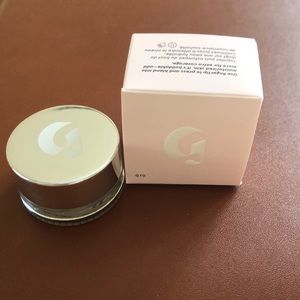- Glossier stretch concealer in G10